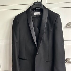 Ferrecci boys black tuxedo jacket, vest and pants, size 16